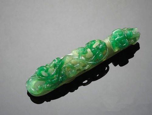 国际私下交易价最高的清乾隆翡翠螭龙纹带钩