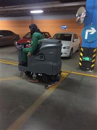 武汉大型驾驶式洗地机|高美电瓶自动洗地机