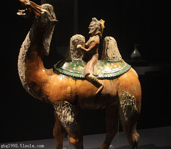 中国古代宋哥窑瓷器成为拍卖场黑马