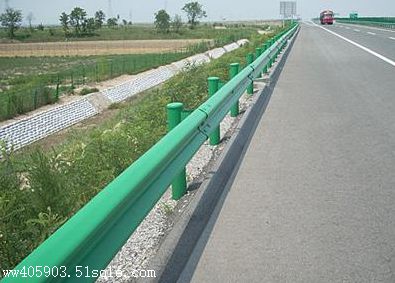 高速公路波形护栏板生产厂家18264558001