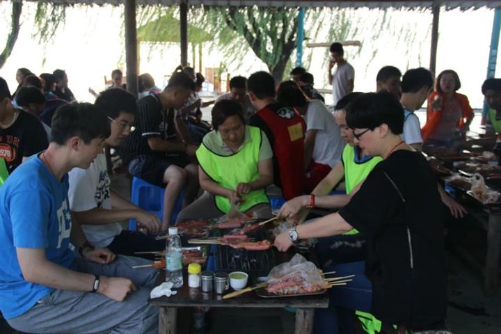 常州公司组织团队烧烤*好的地方去无锡马山太湖边环境*好的慕湾